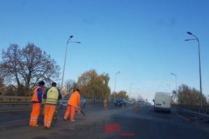 FOTO. Marcaje rutiere pe Podul Decebal din municipiul Satu Mare