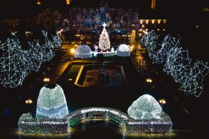 Satu Mare, ca-n poveşti! Municipiul se îmbrăcă cu luminiţe de Crăciun. Programul evenimentului