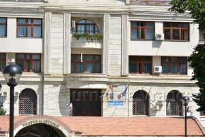 Cum se lucrează de Sfântul Andrei la Primărie şi în instituţiile din subordine