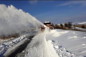 Sute de oameni salvaţi din nămeţi, maşini deblocate, drumuri desfundate. Cât a plătit CJ Constanţa pentru stăpânirea urgiei albe 