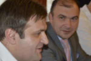 Dacă ar mai trăi, Caragiale ar găsi inspiraţia pentru opera sa satirică în şedinţele aleşilor locali din Caransebeş