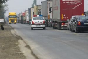 Transportatorii acuză: Vama Giurgiu e paralizată de 2.000 de camioane de marfă