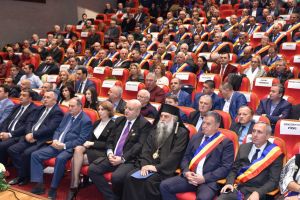 „Unitatea de credinţă este temelia unităţii de neam a românilor”, a spus Înaltpreasfinţitul Părinte Varsanufie la Ședinţa festivă a Consiliului Judeţean Vâlcea
