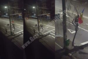 TÂRGOVIȘTE: PatriHoţism local! Doi tineri au furat un steag din micro 12 – VIDEO