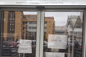 Protestul celor de la Finanţe cunoaşte o nouă formă. Tot mai multe judeţe se alătură acţiunii