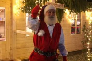 Moşul a ajuns în Satul lui Moş Crăciun din Floreşti - FOTO