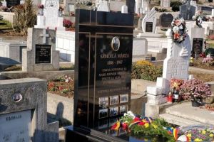 FOTO, VIDEO. Depuneri de coroane în Alba Iulia la Ion Arion, singurul martir al Unirii de la 1918 şi Samoilă Mârza, unicul fotograf al evenimentelor