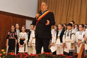 FOTO: Ziua Naţională a României, sărbătorită de copii din Sângeorgiu de Mureş