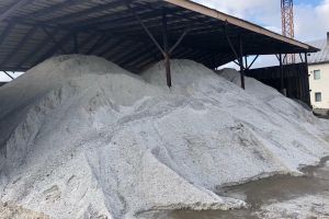 Judeţul, pregătit de iarnă. Cât material antiderapant este în bazele de deszăpezire