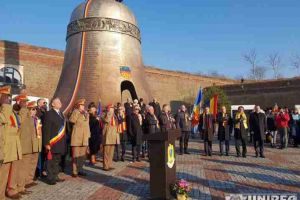 FOTO, LIVE VIDEO: Monumentul ”Glorie Ostaşilor Români”, inaugurat la Alba Iulia. Memorial sub formă de clopot, închinat soldaţilor români