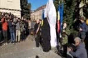 Statuile Mitropolitului Bartolomeu şi a episcopului Nicolae Ivan, dezvelite la Cluj - VIDEO