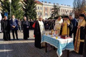 Statuile Mitropolitului Bartolomeu şi a episcopului Nicolae Ivan, dezvelite la Cluj - VIDEO