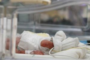 Bebeluşi infectaţi cu stafilococ auriu, în Bucureşti. 11 cadre medicale, depistate cu stafilococ