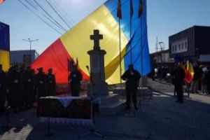 Defilări la Floreşti şi inaugurarea celui mai mare catarg din Transilvania - VIDEO