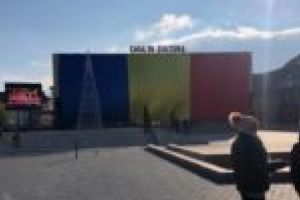 Casa de Cultură din Oţelu Roşu este îmbrăcată de sărbătoare