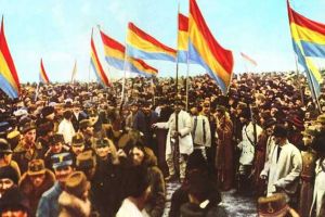 Însemnările unui fost învăţător din Alba, despre ziua de 1 Decembrie 1918: Uliţa era plină de lume de la un şant la altul, căci toată suflarea a ieşit din case