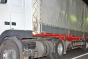 Autostrada A1 – Prelata TIR-ului a provocat un CARAMBOL cu ŞASE MAŞINI!