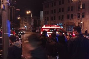 Accident in centrul Ploiestiului, langa Posta. Doua masini s-au lovit, doua persoane ranite