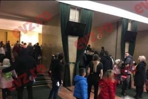 Scandal de proporţii la Sala Palatului. Un film cu scene de violenţă extremă la care au fost nevoiţi să asiste copii până în 10 ani. O mamă a oprit proiecţia