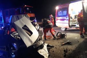 VIDEO FOTO – Accident mortal în Dealul Dăii la Bavaria. Maşină înfiptă într-o statuie