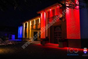 TITU: Primăria oraşului, luminată în culorile drapelului naţional