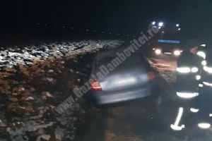 O şoferită s-a rătăcit, a rămas fără carburant şi fără baterie la telefon. A fost nevoie de intervenţia poliţiei