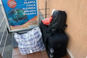 De ce există riscul ca pachetele cu preparate din porc să fie date jos din autocare la graniţă