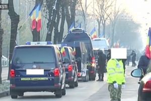 Centenarul Marii Uniri: Primul tanc s-a stricat in drum spre defilare