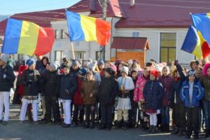 FOTO: Omagiu adus înfăptuitorilor Marii Uniri, la Liceul „Vasile Netea” din Deda