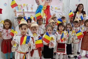 Copiii de la Grădiniţa Răzvad au sărbătorit Marea Unire