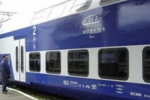 Ceferişti cu iniţiativă: au colorat în tricolor şerveţelele de la vagonul restaurant al trenului care merge la Viena I FOTO în text


