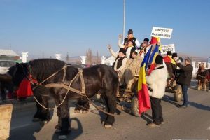 FOTO/ VIDEO Convoiul de căruţe ”DRUMUL UNIRII” a ajuns la Alba Iulia. Delegaţia Maramureşului a ajuns la CENTENARUL MARII UNIRII