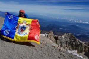 1 Decembrie-Steagul Romaniei a ajuns, in ultimii ani, pe cele mai inalte culmi din Noua Zeelanda, Argentina, Mexic, Indonezia si Australia (foto)