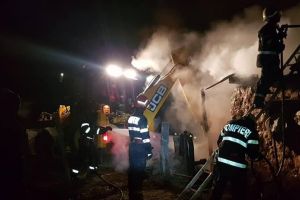 FOTO. Noapte crâncenă pentru pompierii sătmăreni. Intervenţii la – 12 grade