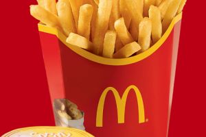 Rivale în business, McDonald’s şi KFC România şi-au transmis mesaje de 1 Decembrie #TraiascaCapraVecinului