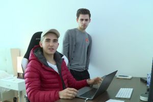 Românul care trăieşte visul american – La 19 ani, face bani din IT în Sillicon Valley