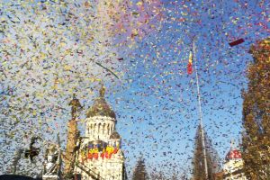 Paradă militară, focuri de artificii şi confeti la Cluj, la 100 de ani de la Marea Unire (FOTO)
