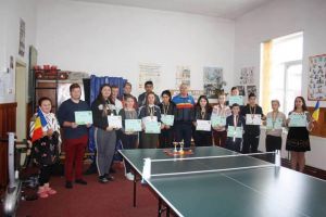 Elevii din Pârteştii de Jos s-au întrecut la tenis de masă la Cupa „Centenarului”