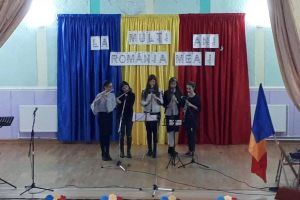 Elevii de la Salcea au sărbătorit în cadru festiv Centenarul Marii Uniri şi Ziua Bucovinei
