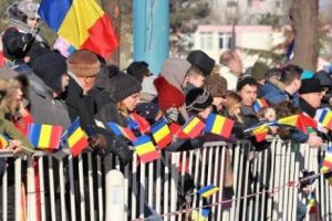 Paradă militară impresionantă de Ziua Naţională, la Constanţa. Cu fasole, cârnaţi şi hore în parcuri