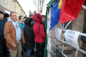 Nici gerul nu a contat când fasole şi cârnaţi sub steag s-au dat (FOTO)