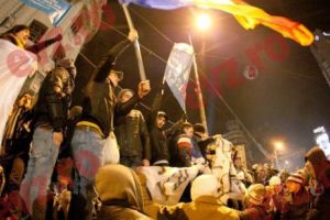 Proteste în TOATĂ ȚARA, de 1 Decembrie! Sute de persoane s-au adunat în Piaţa Victoriei