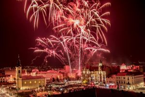 La mulţi ani, România! Festivităţile de 1 Decembrie s-au încheiat în premieră cu un foc de artificii (FOTO/VIDEO)