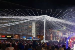 SPECTACOL TOTAL în PIAŢA PRIMĂRIEI DIN PITEŞTI