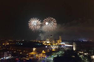 VIDEO: Spectacol grandios de artificii, de 1 Decembrie şi Centenar, la Alba Iulia. Mii de oameni au admirat show-ul pirotehnic din Piaţa Cetăţii