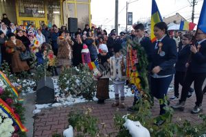 GĂEȘTI: Ceremoniile de 1 decembrie i-au avut în prim plan pe elevii şi tinerii oraşului (galerie  foto şi video)