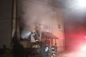 PANICĂ. Explozie într-un bloc din Arad. Cineva a vrut să arunce imobilul în aer I Galerie foto