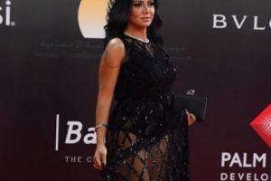 O cunoscută actriţă a fost dată în judecată pentru OBSCENITATE. A purtat o rochie care a stârnit CONTROVERSE