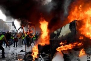 PARISUL sub ASEDIU. Guvernul instituie STAREA de URGENŢĂ.Video