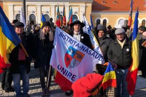 După Chişinău, steagul judeţului Bistriţa-Năsăud a ajuns şi la Alba Iulia (FOTO)